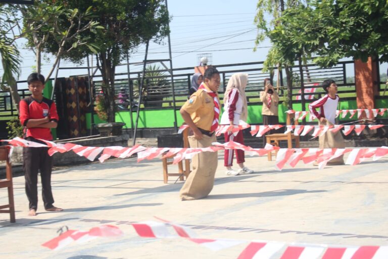 Semarak HEROES 2025: SMA Negeri Karangjati Memperingati  HUT RI ke-80