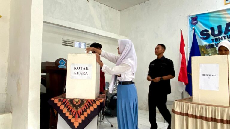 Pilketos SMAKAR Tahun 2025: Saatnya Suara Kita Tentukan Pemimpin Baru!