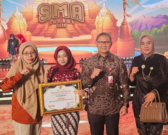 Dari Kata Menjadi Karya: Kisah Inspiratif Putri Febriana, Penulis Muda SMAN 1 Karangjati