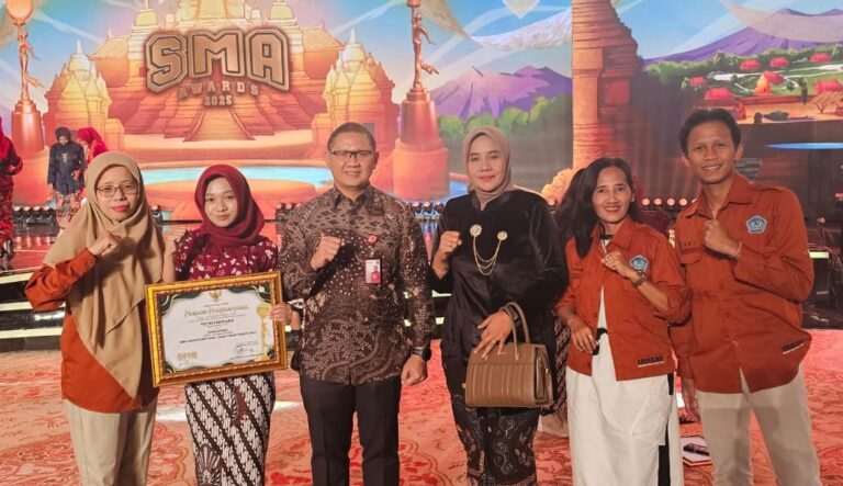 Dari Kata Menjadi Karya: Kisah Inspiratif Putri Febriana, Penulis Muda SMAN 1 Karangjati