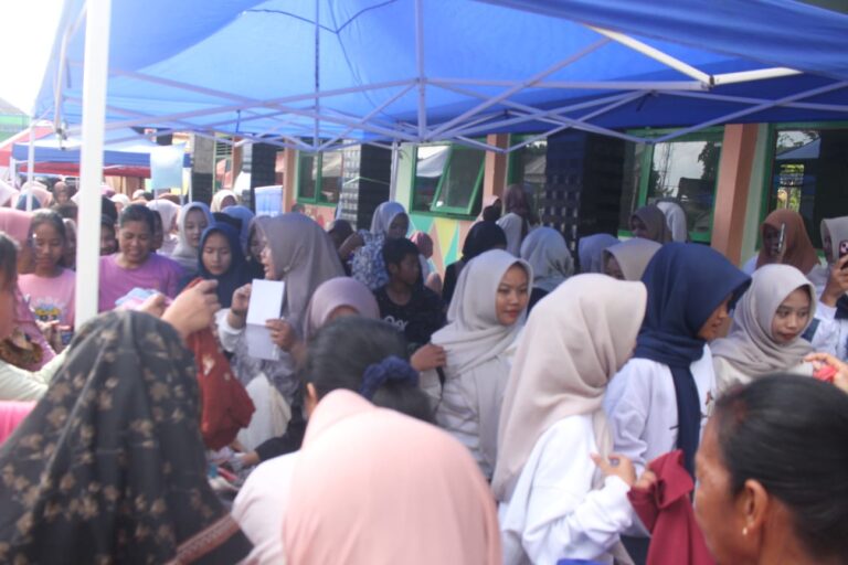 Wujudkan Jatim Cerdas, Tim Double Track SMAN I Karangjati Gelar Festival Ramadhan untuk Kemandirian Ekonomi